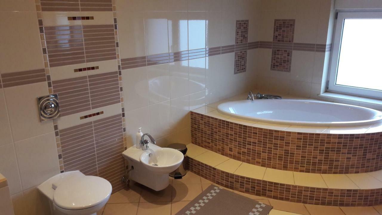 Villa Paradiso Wroclaw Ngoại thất bức ảnh